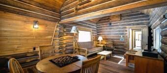 Creekside Cabin - Quiet Cabin 23 Minutes from Town