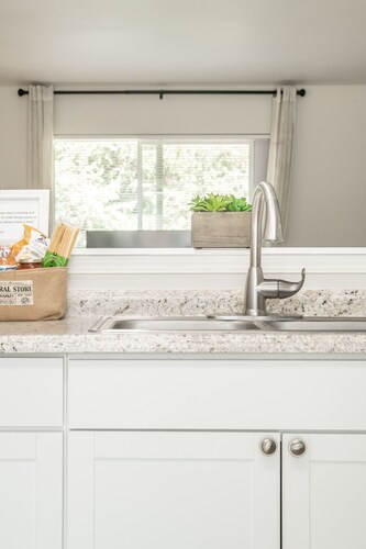 ★Wow! What a Find! Stunning 2BR, 1.5 BA Townhouse★