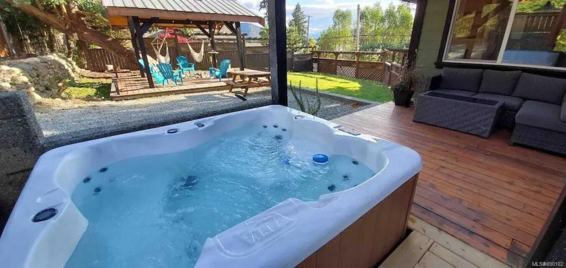 ☀Hot Tub by the Lake☀ Sleeps 10 Huge Outdoor Space