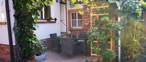 تناول الطعام بالخارج