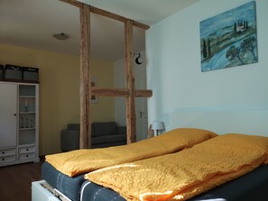 3 bedrooms, travel cot, free WiFi, bed sheets