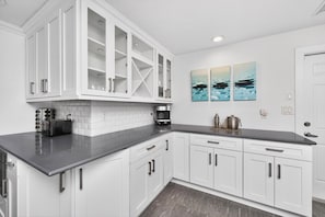 Coffee/tea maker, fridge, microwave, oven - Villa Tranquility | Waterfront Villa with Pool & Dock (Punta Gorda)
