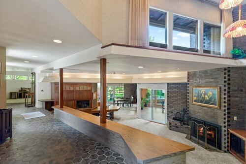 Nature's Retreat - Hot tub, Firepit, game room 5 mins to Honesdale