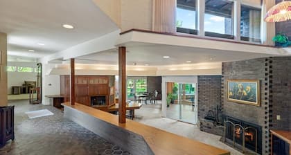 Nature's Retreat - Hot tub, Firepit, game room 5 mins to Honesdale