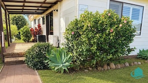 Property grounds - Castaway at Pelican – Relaxed, Pet Friendly Stay Near Lake And Beach (Pelican)