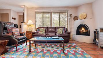 Smart TV, fireplace, DVD player, books