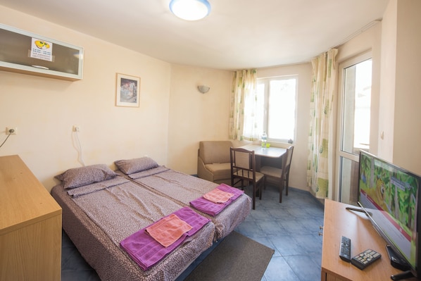 1 bedroom, iron/ironing board, free WiFi, bed sheets