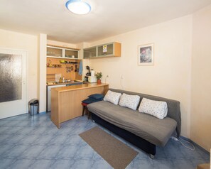 TV - LAZUR - 15min to the Beach - nice flat with 2 separate rooms (Burgas)