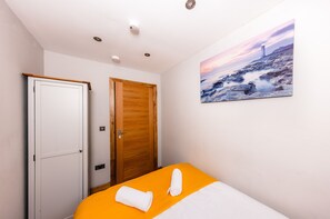 3 dormitorios, tabla de planchar con plancha, wifi gratis y ropa de cama