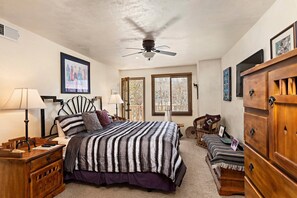 2 bedrooms, desk, iron/ironing board, free WiFi - Fort Marcy 43 | Walk to Plaza | Kiva Fireplace | Full Kitchen | Hot Tub | Pool | 2 Levels (Santa Fe)
