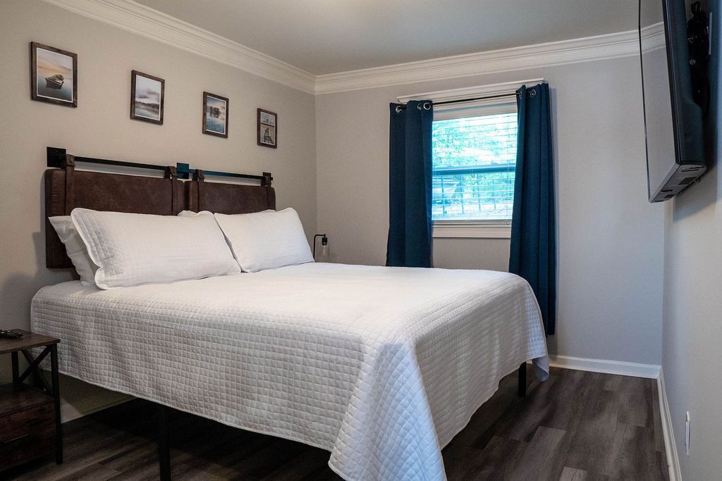 3 bedrooms, WiFi (free), bed sheets