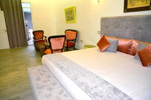 6 bedrooms, free WiFi, wheelchair access