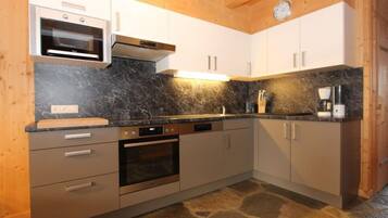 Réfrigérateur, micro-ondes, four, lave-vaisselle