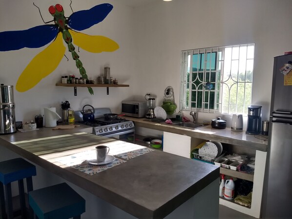 Fridge, microwave, oven, stovetop - Dragonfly - House- Short walk to beach (Treasure Beach)
