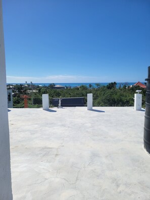 Property grounds - Dragonfly - House- Short walk to beach (Treasure Beach)