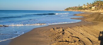 Dragonfly - House- Short walk to beach