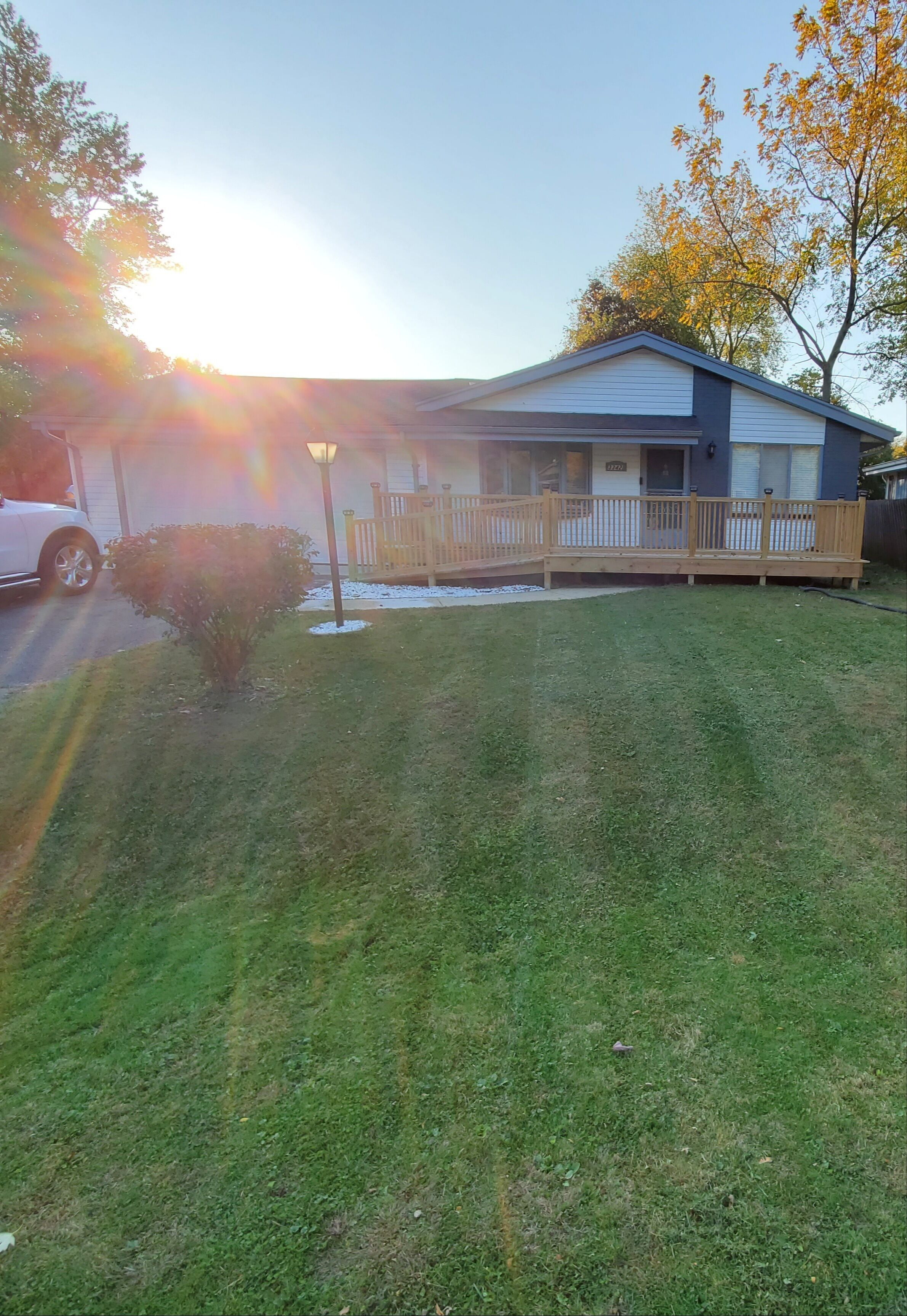 Cheerful 4 Bedroom Home w/Free Driveway Parking