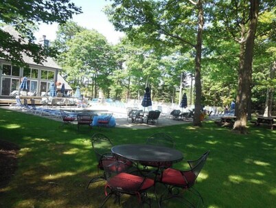 King Bed! 2BR2BA ground level. Near golf & two pools. Well equipped kitchen!