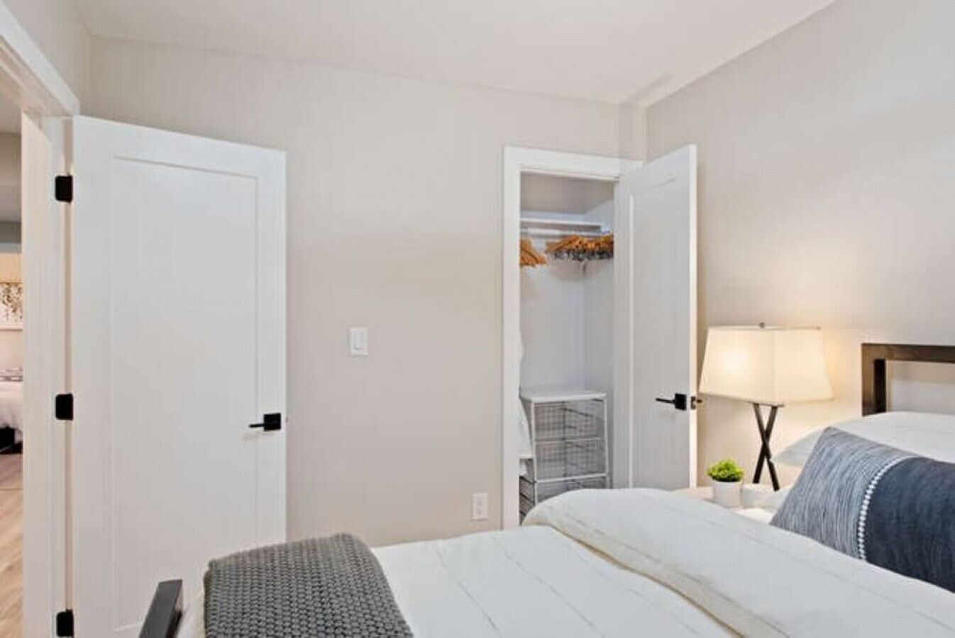 3 bedrooms, desk, iron/ironing board, travel crib