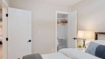 3 bedrooms, desk, iron/ironing board, travel crib