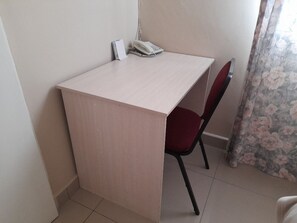 1 camera, una scrivania, ferro/asse da stiro, Wi-Fi gratuito