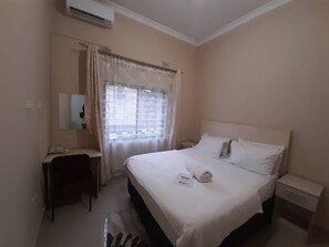 3 chambres, bureau, Wi-Fi gratuit, draps fournis