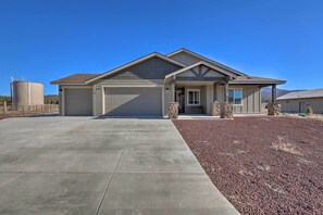 Exterior - Flagstaff Home w/ Views - Near Arizona Snowbowl! (Flagstaff)