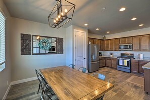 Fridge, microwave, stovetop, dishwasher - Flagstaff Home w/ Views - Near Arizona Snowbowl! (Flagstaff)
