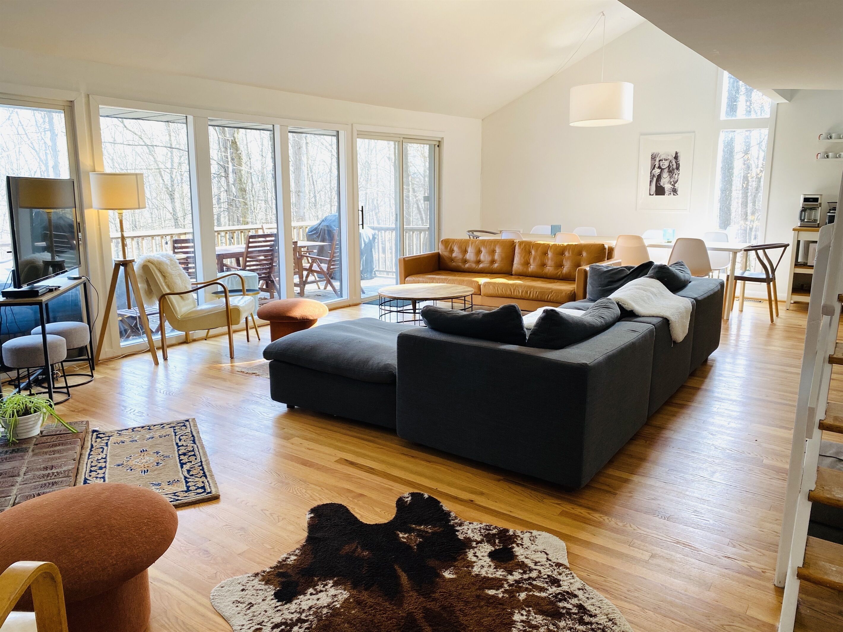 Private hot tub, wooded, EV charger, pet-friendly