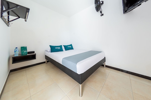Hypo-allergenic bedding, free WiFi, bed sheets