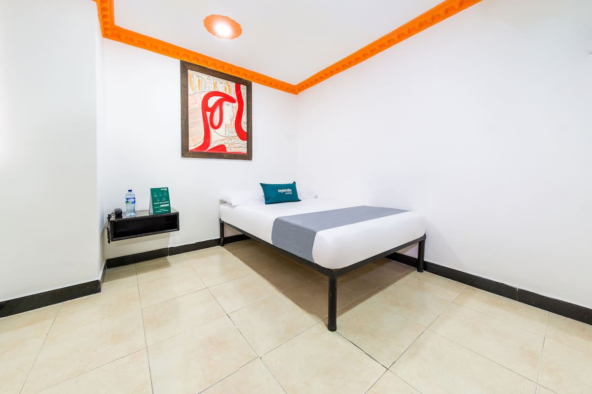 Hypo-allergenic bedding, free WiFi, bed sheets