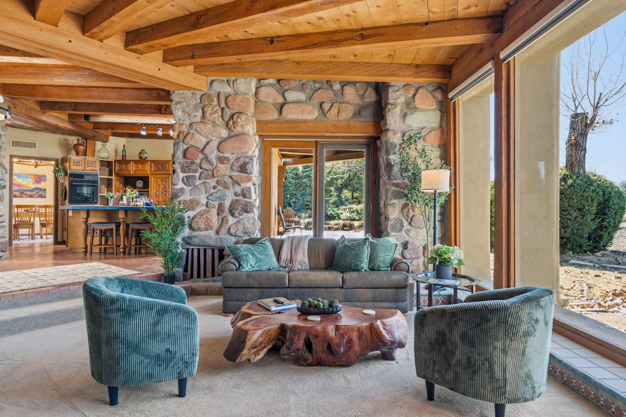 Smart TV, books, stereo