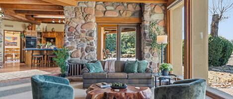 Smart TV, books, stereo