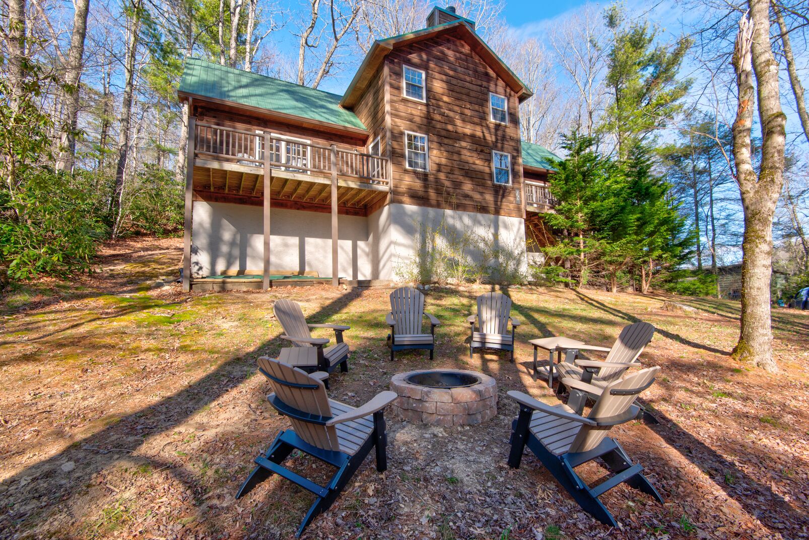 Mountaineer Retreat - 5 mins to Boone, fire pit, three suites