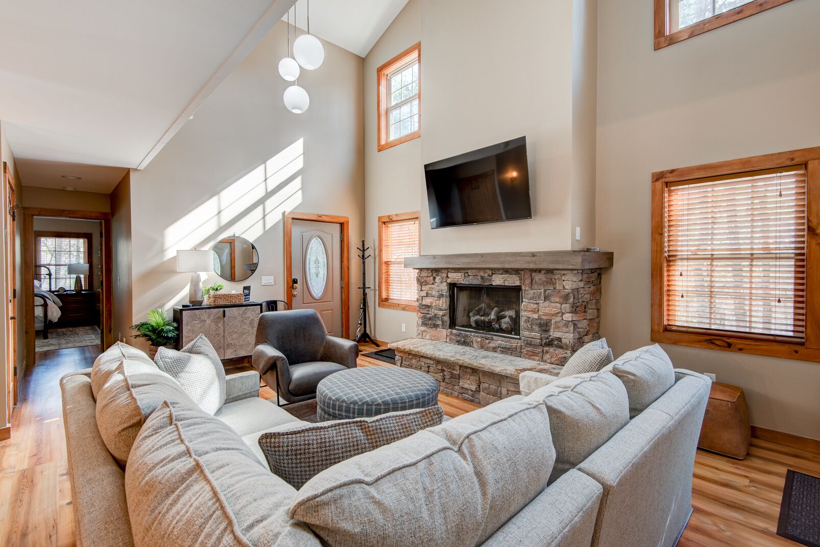 Mountaineer Retreat - 5 mins to Boone, fire pit, three suites