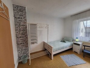 2 soverom, skrivebord, wi-fi (inkludert) og sengetøy