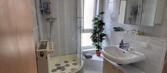 Large bright vacation apartment_only for private guests_ no fitters