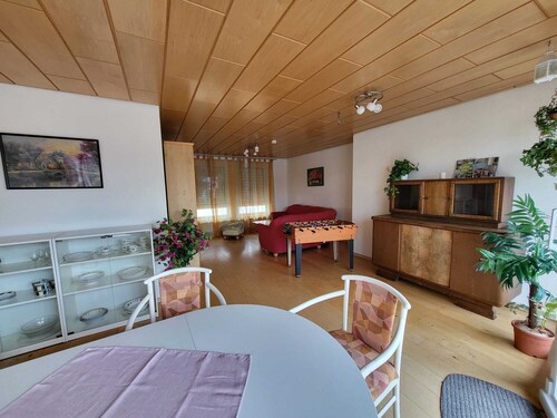 Large bright vacation apartment_only for private guests_ no fitters