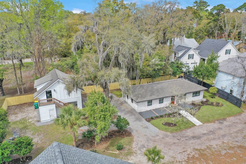 Walk into Bluffton/ BOHO Home & Carriage House-HA