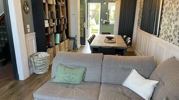Smart TV, DVD player, table tennis, books