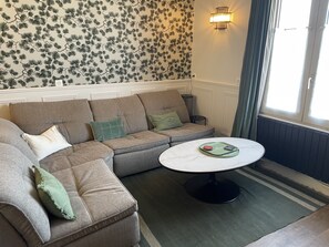 Smart TV, DVD player, ping pong, books