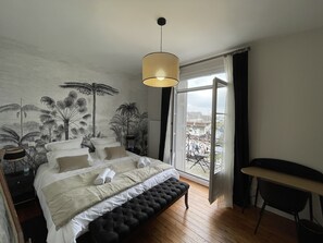 4 Schlafzimmer, Schreibtisch, Bügeleisen/Bügelbrett, Reisekinderbett