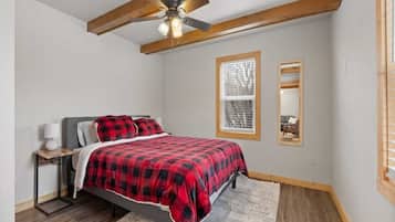 2 bedrooms, desk, travel cot, free WiFi