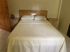 2 bedrooms, WiFi - Lovely 2-bedroom 1 bath apt. with free parking (Choiseul)