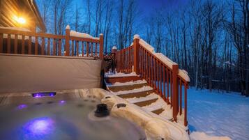 Tina de hidromasaje al aire libre