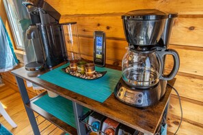 Interior - Driftland Cabin – sauna, hot tub, pizza oven, kayak (Davis)