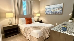 5 bedrooms, iron/ironing board, travel cot, free WiFi - Lovely 5BR/4BA w/ Private Heated Pool & BBQ Grill (Kissimmee)