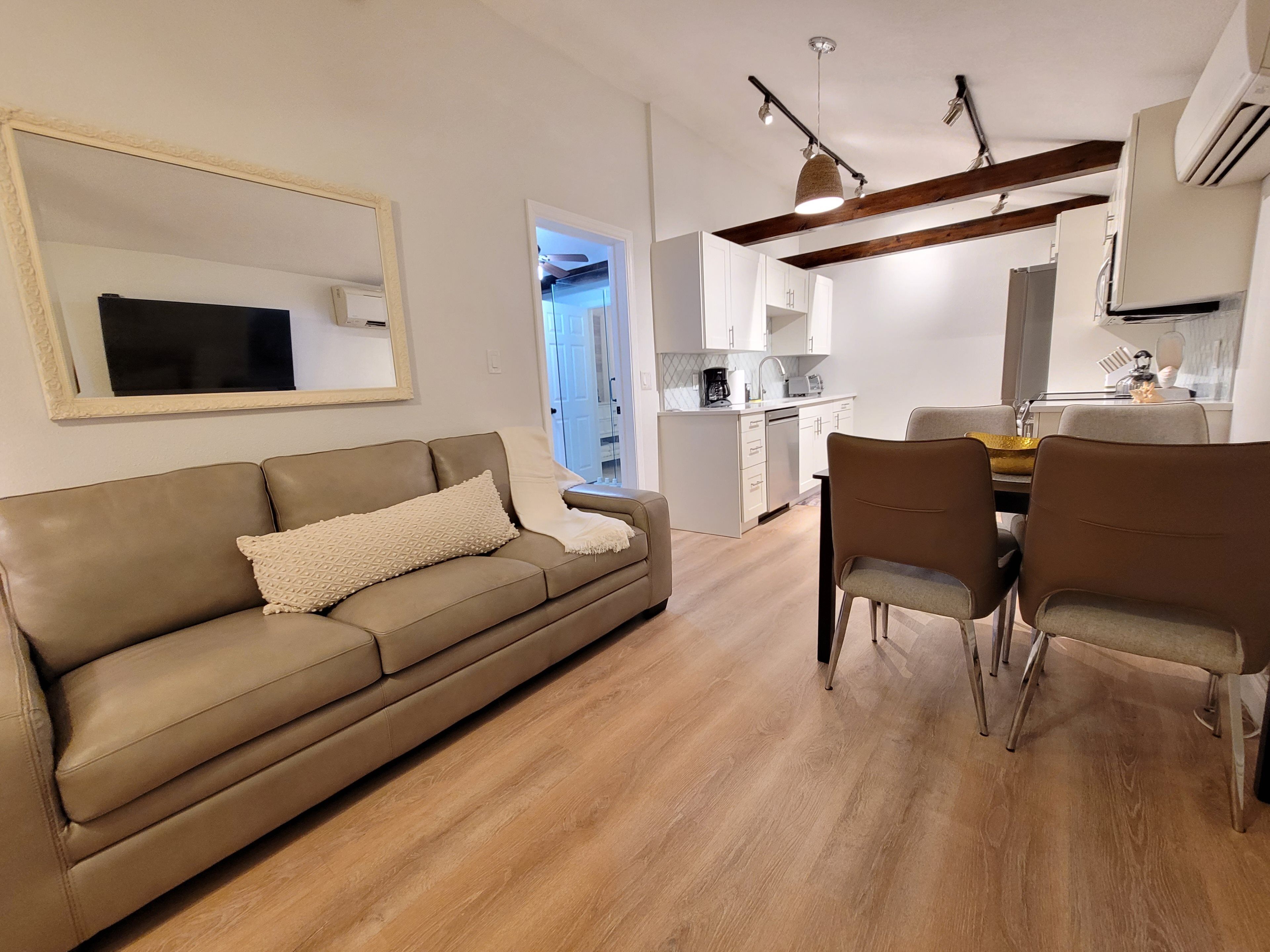 Indian Rocks Beach Cottage/Hot Tub/pet friendly/free beach equipment/free wifi & parking