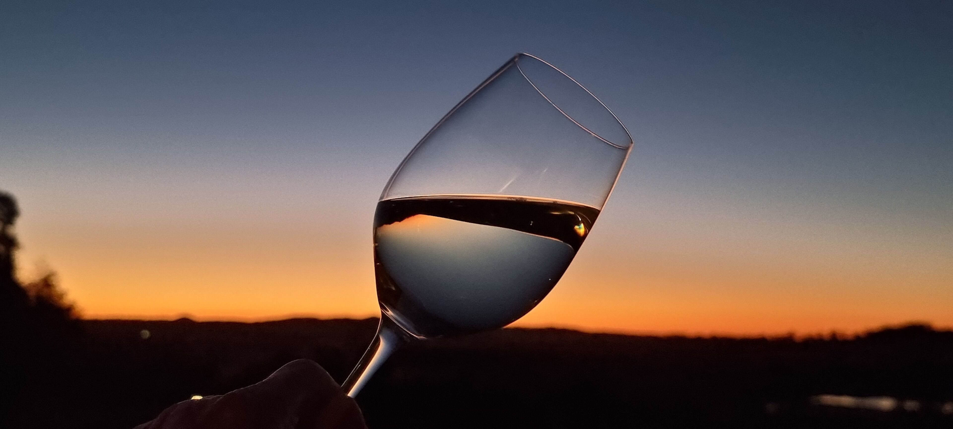 Dog Friendly Farm Stay - Excellent views and close to many wineries