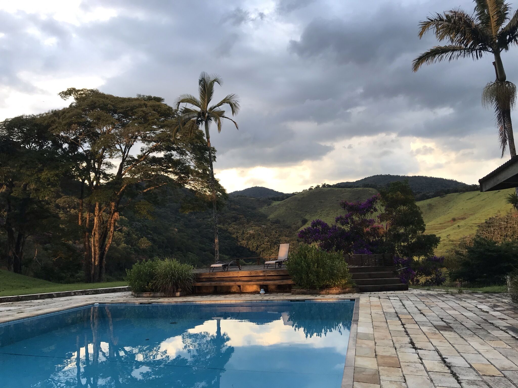 Farm house with 360° view - privacy on top of the mountain with native forest.